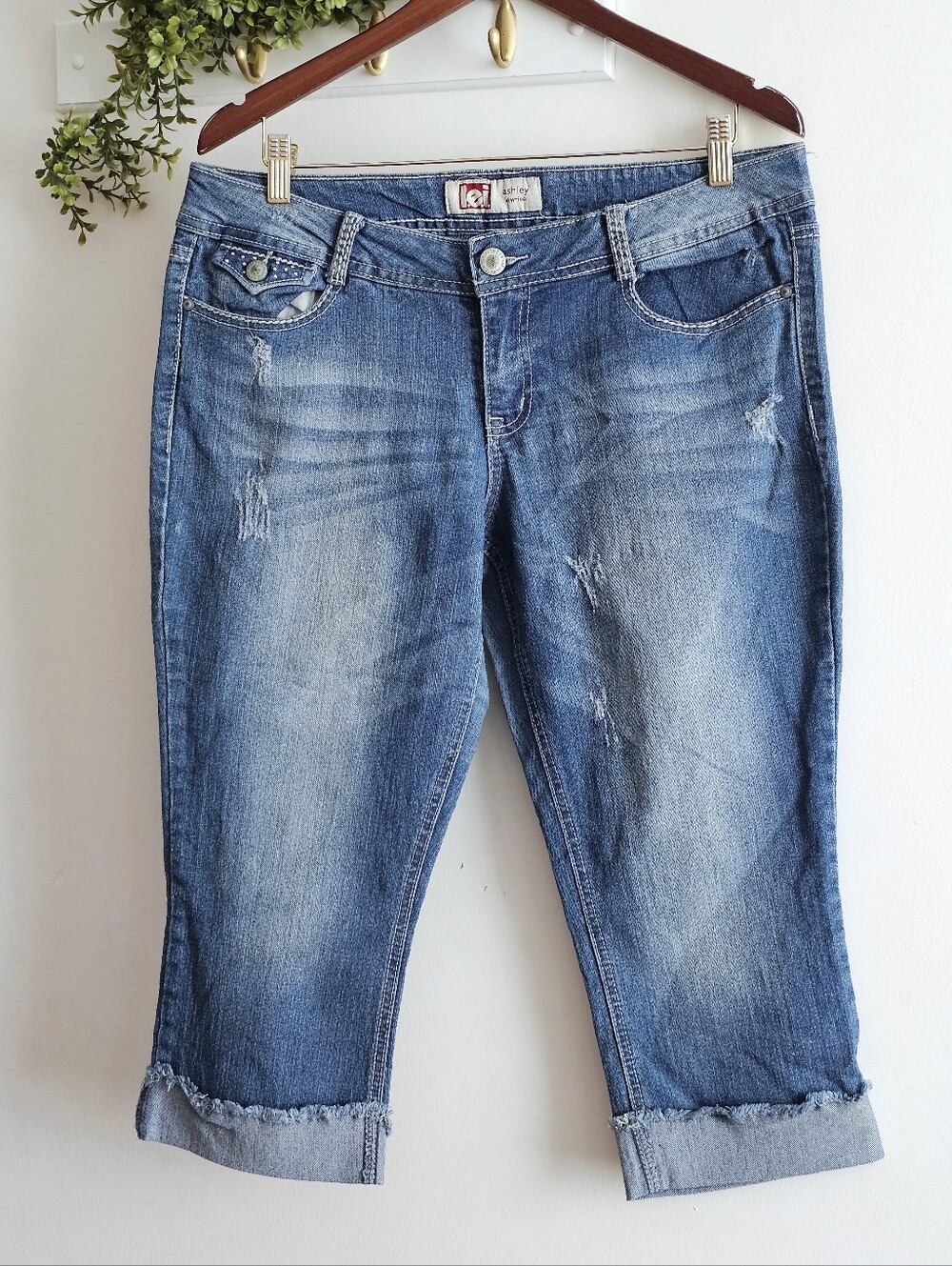 Y2K Lei Ashley Low Rise Distressed Denim Capri Jeans Size 13